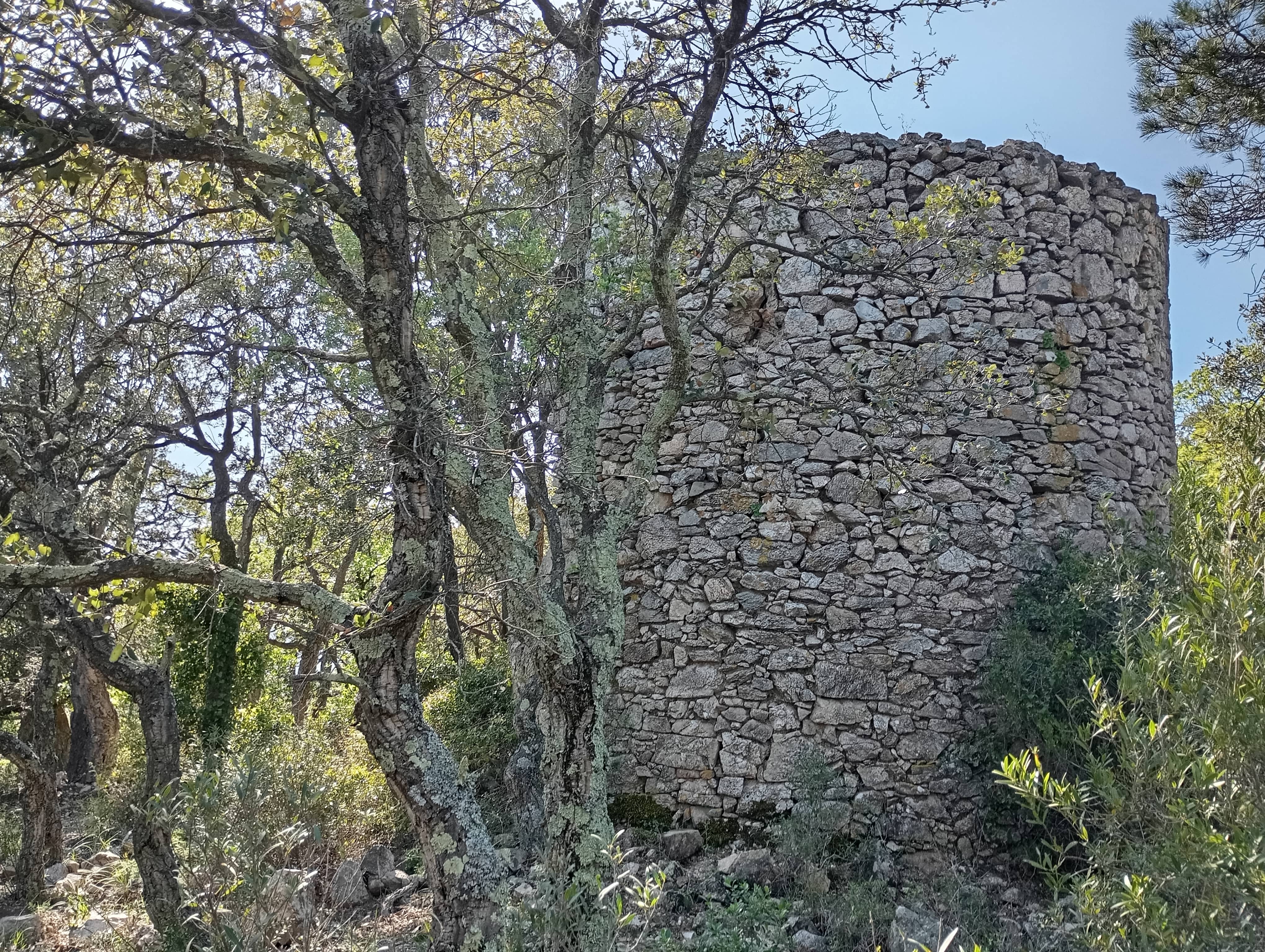 Tour fortifiée de hauteur